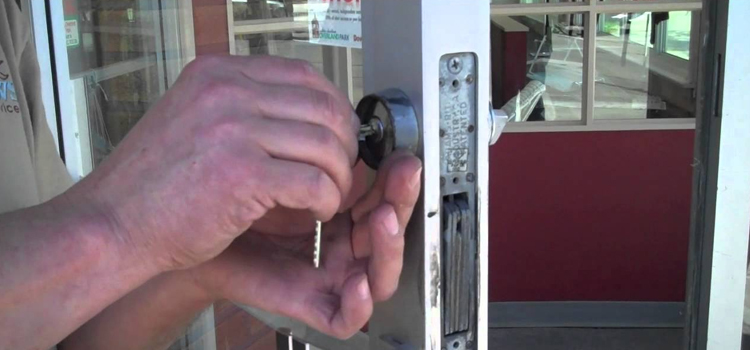 commercial door lock repair Braeside